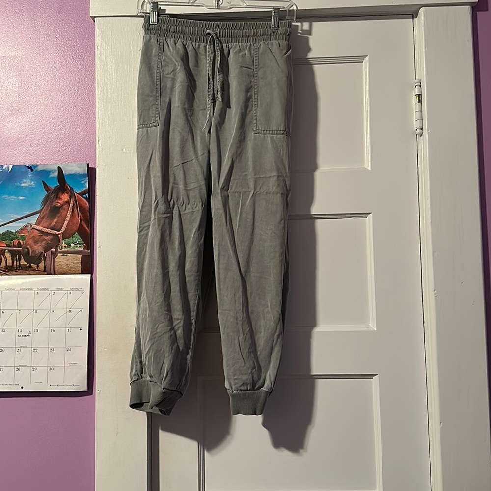 Lily pad green Capri pants